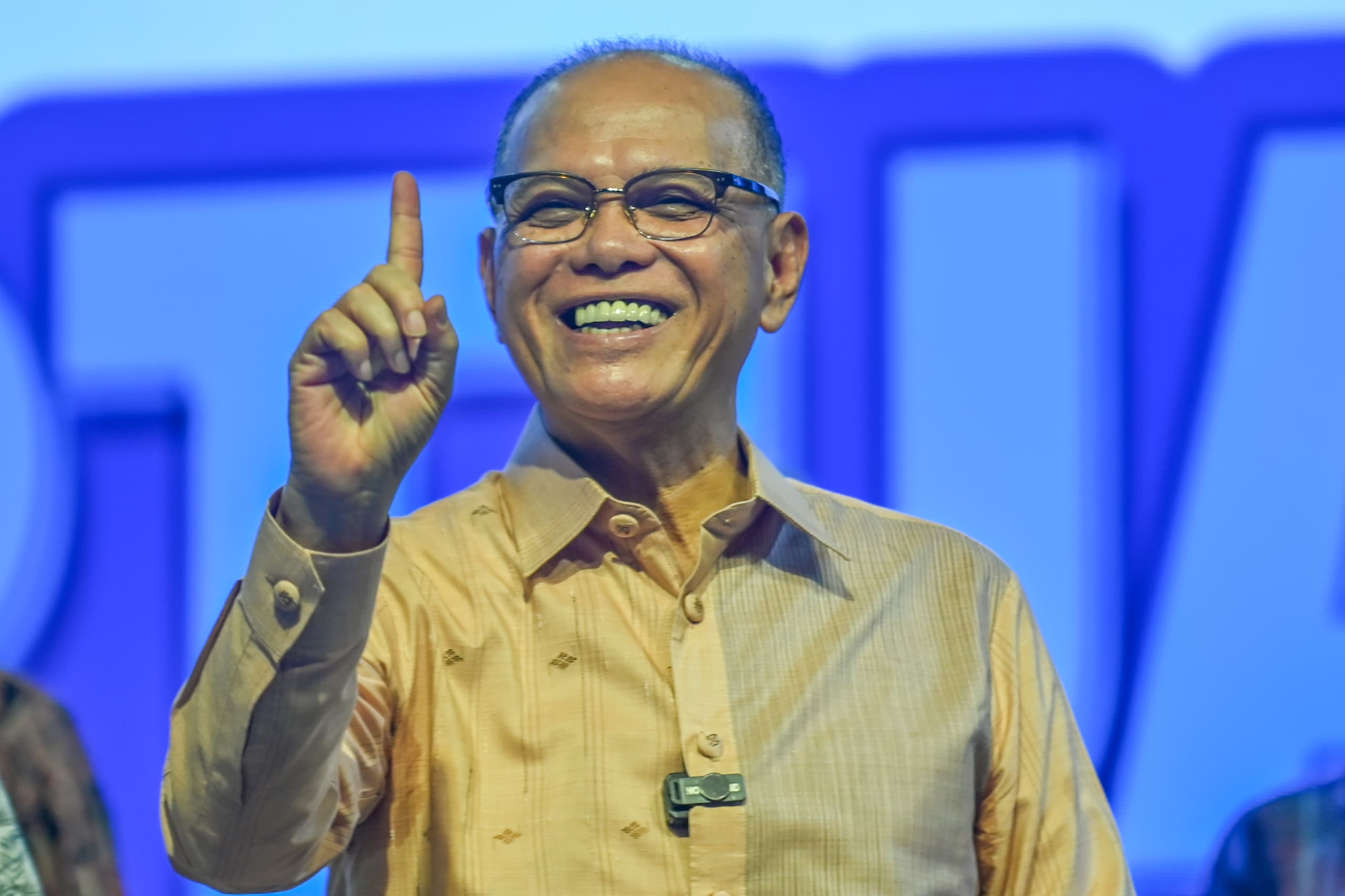 KUANTAN, 07 OKTOBER 2025 : Kerajaan Negeri Pahang sekali lagi menerima pengiktirafan daripada Ketua Audit Negara apabila Penyata Kewangan Tahun 2024 diberi Pendapat Tanpa Teguran (Unmodified Opinion).  Menurut satu kenyataan media yang dikeluarkan oleh YAB. Menteri Besar Pahang, Dato’ Sri Diraja Haji Wan Rosdy Wan Ismail, pengiktirafan ini membuktikan tahap kecekapan tadbir urus serta pengurusan kewangan Kerajaan Negeri sejajar dengan semangat Aspirasi Pahang 1st.  “Kejayaan yang sama diterima pada tahun 2023, membuktikan kecekapan tadbir urus serta pengurusan kewangan Kerajaan Negeri yang berteraskan akauntabiliti, ketelusan dan integriti, sejajar dengan semangat Aspirasi Pahang 1st.  “Pencapaian ini menjadi pengiktirafan terhadap komitmen berterusan pentadbiran Kerajaan Negeri dalam membina Pahang yang makmur, berdaya saing dan berintegriti,” katanya.  Tambah beliau, Kerajaan Negeri akan meneruskan pengukuhan disiplin fiskal, kecekapan pengurusan kewangan, dan memanfaatkan hasil negeri demi kesejahteraan rakyat di negeri ini.  “Kerajaan Negeri akan terus memperkukuh disiplin fiskal, meningkatkan kecekapan pengurusan kewangan serta memastikan hasil negeri dimanfaatkan sepenuhnya untuk kesejahteraan rakyat,” ujarnya. -PAHANGMEDIA