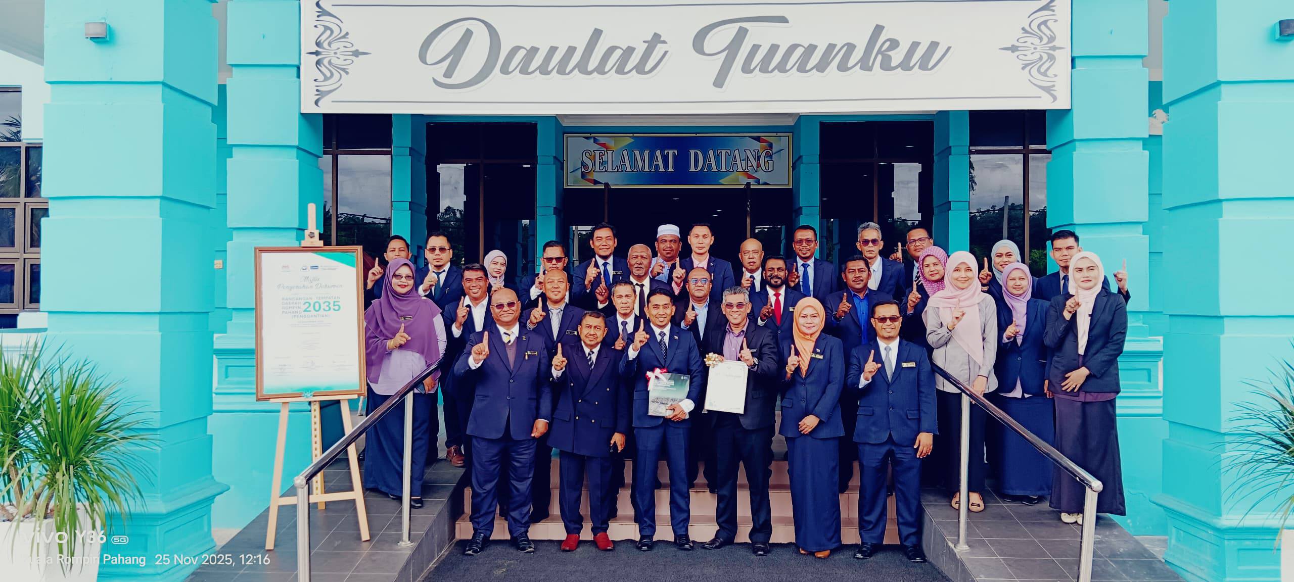 Majlis Serahan Dokumen Rancangan Tempatan Daerah Rompin, Pahang 2035 (Penggantian)